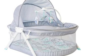 Infantino Sweet Dreams Fold & Go Bedside Bassinet, Lightweight Portable Baby Sleeping Bed, Quick Fold and Easy to Carry, Adjustable Canopy, Indoor and Outdoor Crib for Bebies